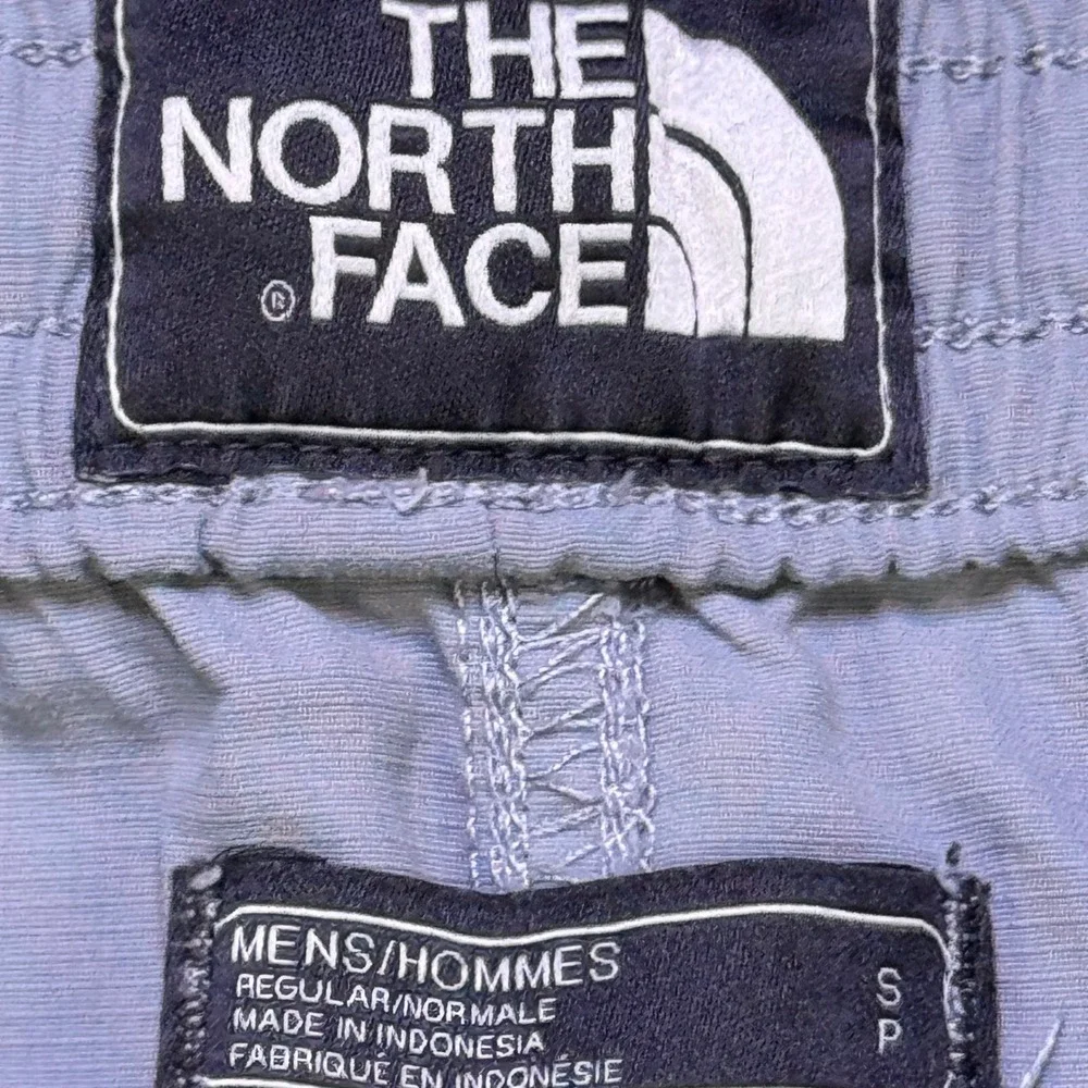 The North Face FlashDry Shorts Mens S Gray Nylon Hiking Active Outdoor 8" - Picture 3 of 11